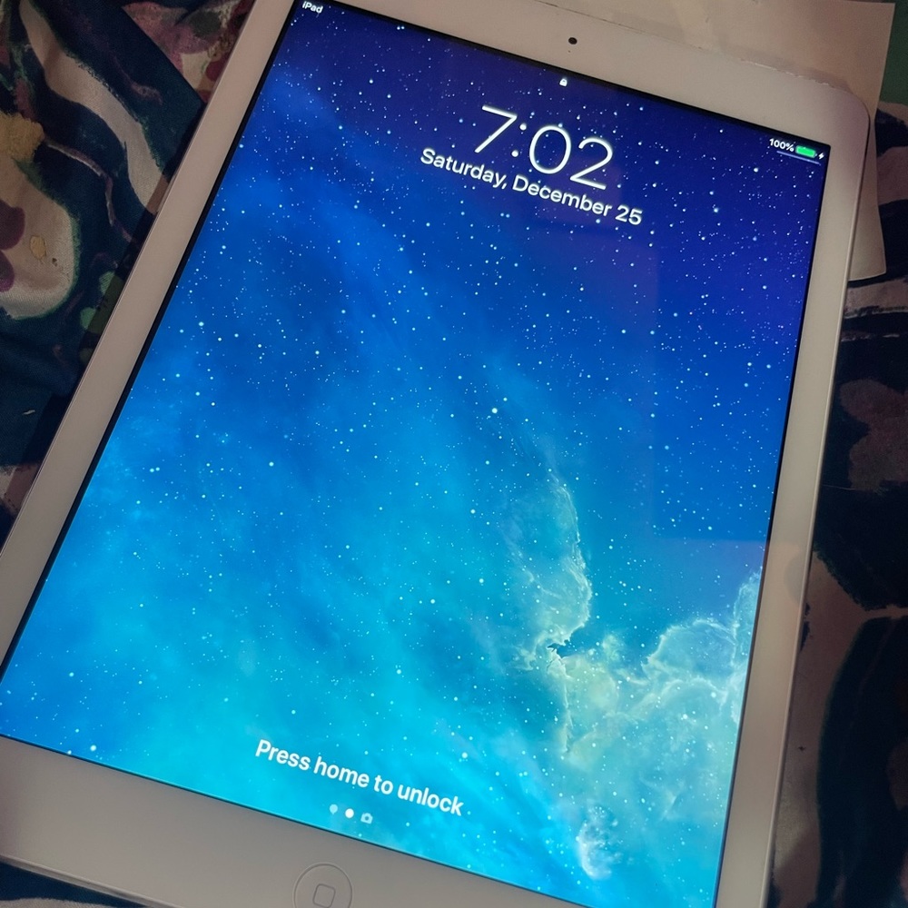 iPad 5th gen great condition comes with case